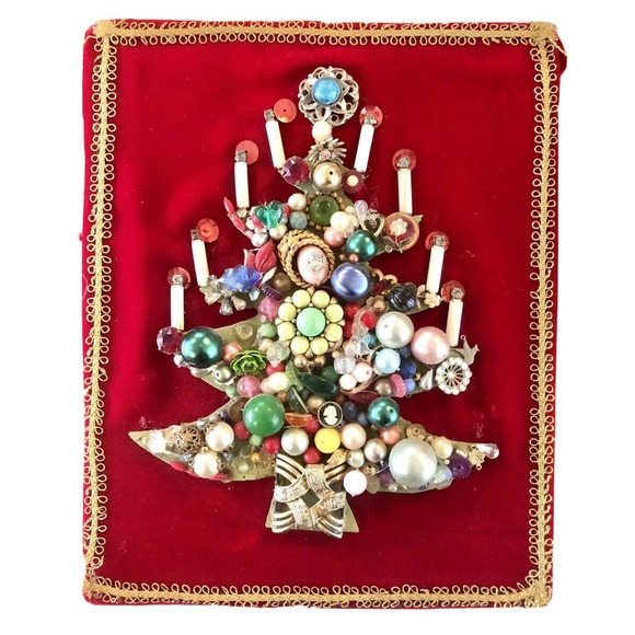 Vintage Jewelry Christmas Tree Collage Art Hand Crafted Assemblage￼ 8 X 10 - Picture 4 of 10